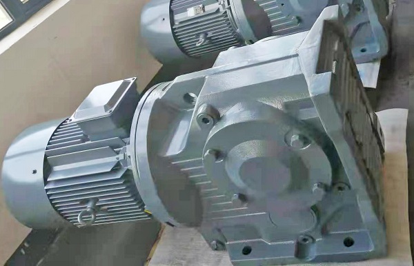 1比30減速電機(jī),1:30減速機(jī),30比減速器,雙面刨皮開槽機(jī)減速機(jī),減速機(jī)樣本