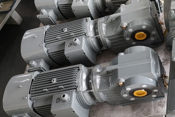 輪胎煉油設(shè)備減速機,66KW電機減速機,減速電機組合